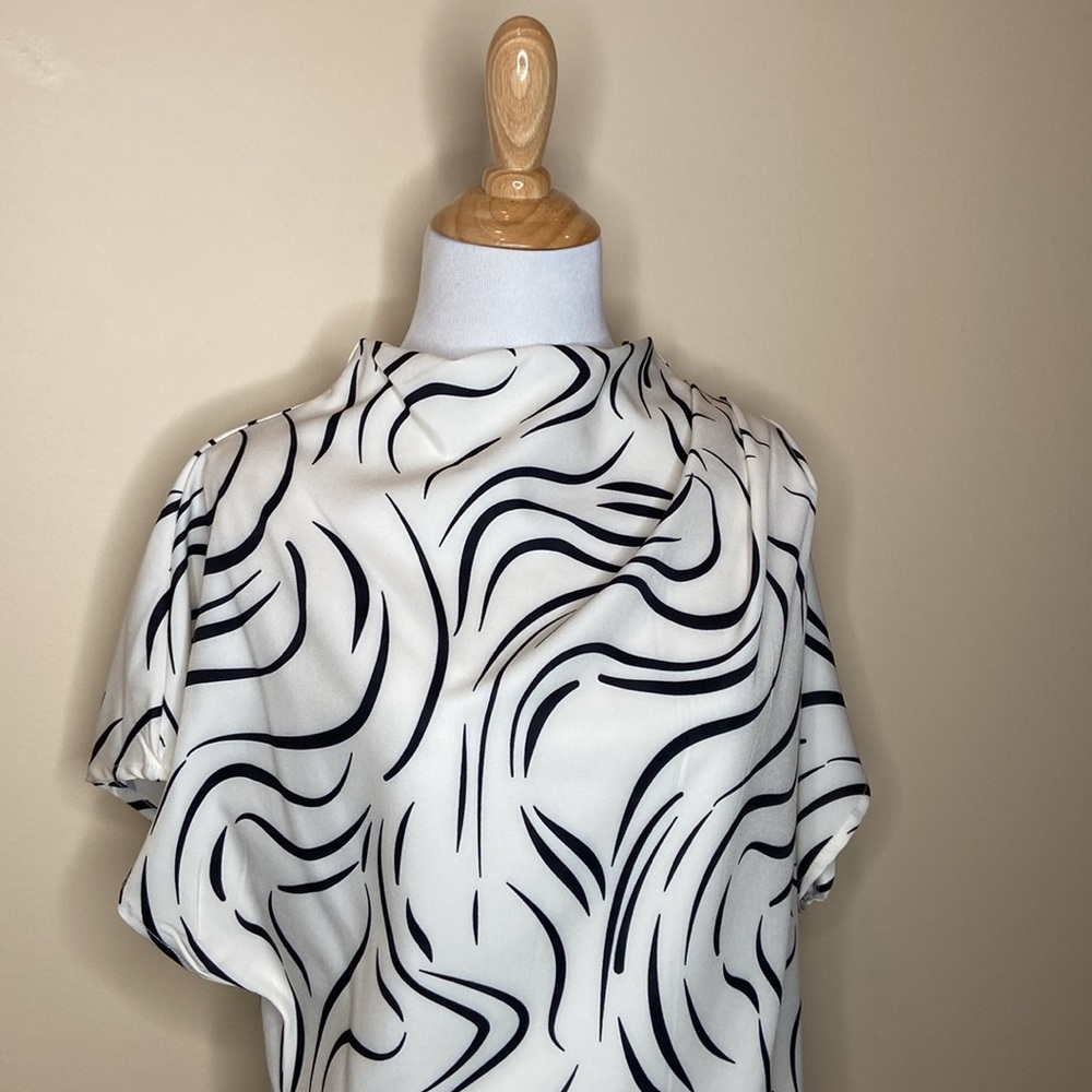 NWOT, lightweight top, size M, cream color w/black design, Great layering piece!